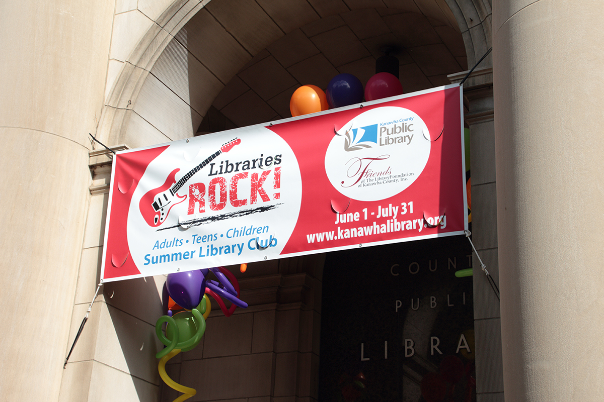 "Libraries Rock" banner in arch with balloons