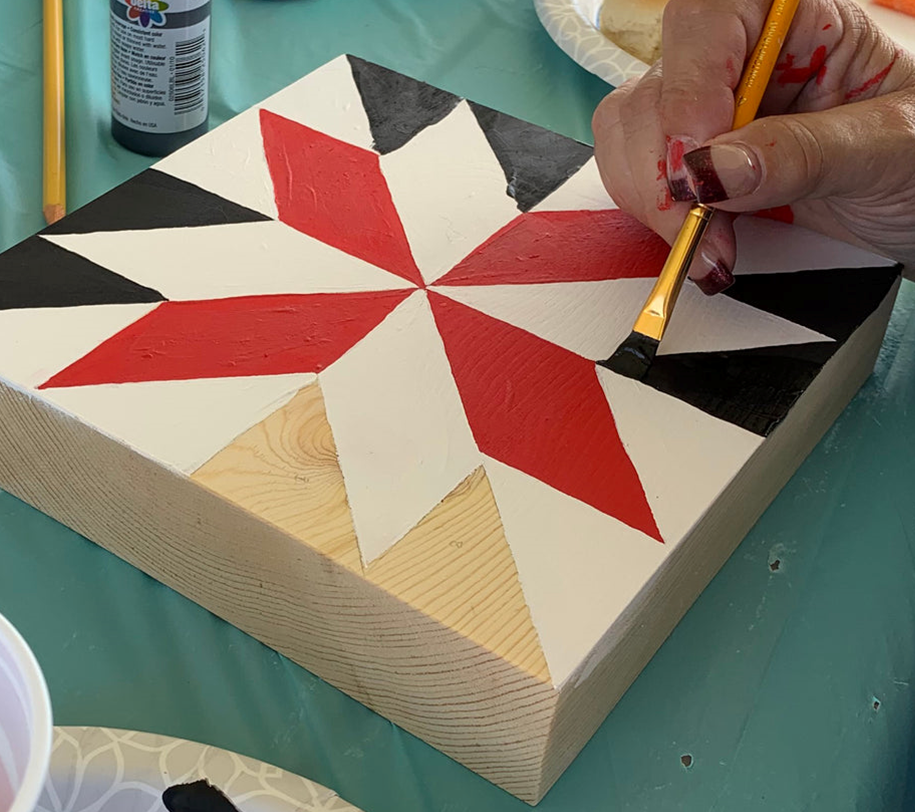 painting a quilt block on wood
