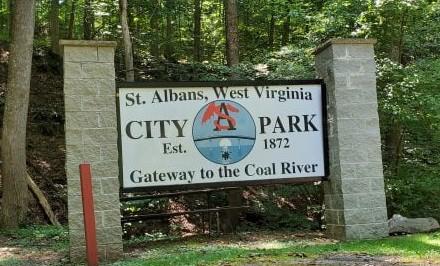 An outdoor sign welcoming visitors to St. Albans City Park